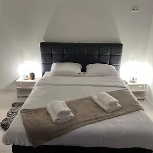 Prachtige In Centrum Met Badkamer ! , Bruges Belgio